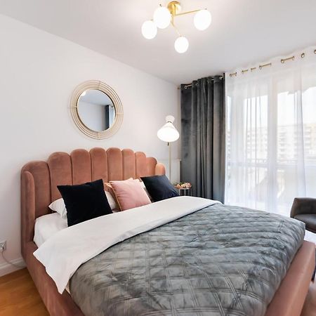 Metro Kondratowicza Velvet Apartment Warsaw Exterior photo